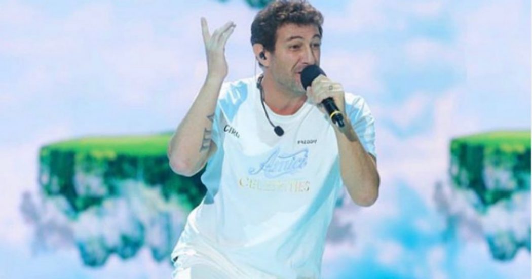 Amici Celebrities, Ciro Ferrara arriva in ritardo di tre ore alla semifinale: “Si è addormentato sul treno e si è svegliato a Firenze”
