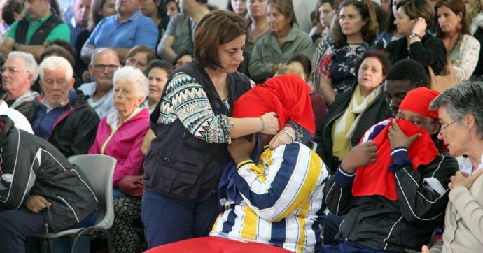 A sei miglia dall’Italia, nessuno li ha salvati