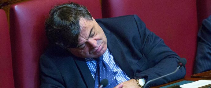 Foggia: arrestati per tentata concussione l’ex deputato Udc Angelo Cera e il figlio Napoleone, consigliere regionale in Puglia coi Popolari