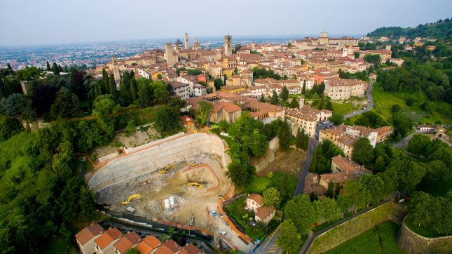 Bergamo, il caso del parcheggio sulle Mura Venete incompleto dopo 11 anni di lavori. Anac: ‘Violazioni della società, Comune non efficace’