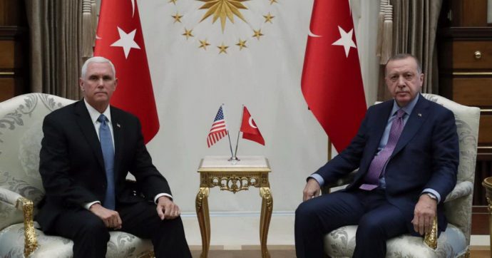 Siria, intesa Usa-Turchia per cessate il fuoco. Pence: “Tregua di 120 ore per ritiro dei curdi”. Guerra finita solo se Erdogan avrà ‘safe zone’