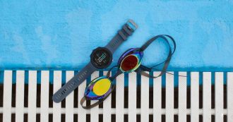 Copertina di Garmin Swim 2 è lo smartwatch fatto apposta per i nuotatori