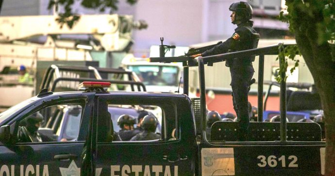 Arrestato Ovidio Guzman, il figlio di El Chapo: battaglia tra narcos e polizia a Culiacan. Il governo: “Non andate al lavoro, state a casa”