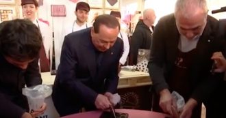 Copertina di Berlusconi fa il cioccolato a Perugia: “Il mio ventitreesimo lavoro”