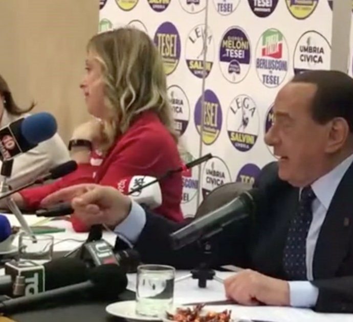 Regionali Umbria, l’appello Berlusconi: “Il 27 tutti a votare, chiamate anche gli ex fidanzati”