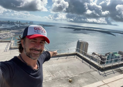 Copertina di Lo zoo di 105, Marco Mazzoli interviene: “L’Italia è un paese di me***. Vogliamo parlare della musica? Sfera Ebbasta a XFactor è una cosa da far accapponare la pelle”