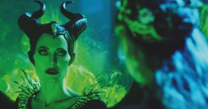 Copertina di “Maleficent 2”, altro che fiaba: più che il danno tra le due donne vince la noia