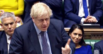 Copertina di Brexit, governo battuto: ok all’emendamento che rinvia l’uscita. Johnson: “Non negozierò con l’Ue alcun rinvio. Noi fuori il 31 ottobre”