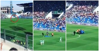 Copertina di Sassuolo-Inter, l’invasione di campo arriva dal cielo: uomo atterra con un paracadute durante la partita