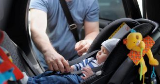 Copertina di Anche coi bimbi in auto non si rinuncia al cellulare