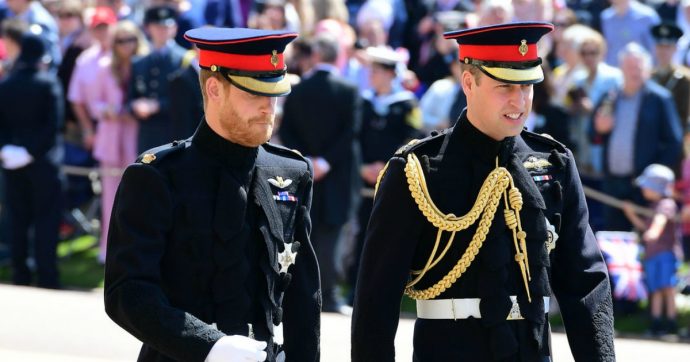 Prince Harry (left) and The Duke of Cambridge (right) arrive at St George's Chapel at Windsor Castle for the wedding of Meghan Markle and Prince Harry. PRESS ASSOCIATION Photo. Picture date: Saturday May 19, 2018. See PA story ROYAL Wedding. Photo credit should read: Ian West/PA Wire Principe Harry, la confessione che imbarazza la Famiglia Reale: “Io e William ora abbiamo preso due strade diverse”
