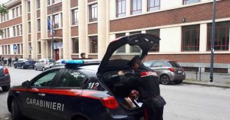 Copertina di Milano, è morto il bimbo precipitato dalle scale a scuola. Procura indaga per omicidio colposo