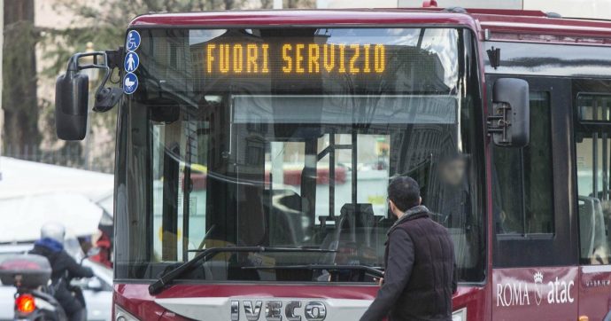 Roma. Sarà venerdì nero per trasporti, rifiuti e scuole: si fermano le aziende municipalizzate. “E’ il primo sciopero generale nella Capitale”