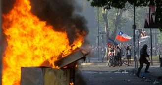 Proteste in Cile, 15 morti e 77 feriti. Soldato spara e uccide manifestante 25enne: arrestato