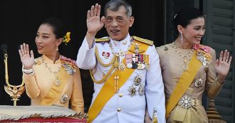 Copertina di Thailandia, il re licenzia le guardie della camera da letto per “adulterio e condotta violenta”