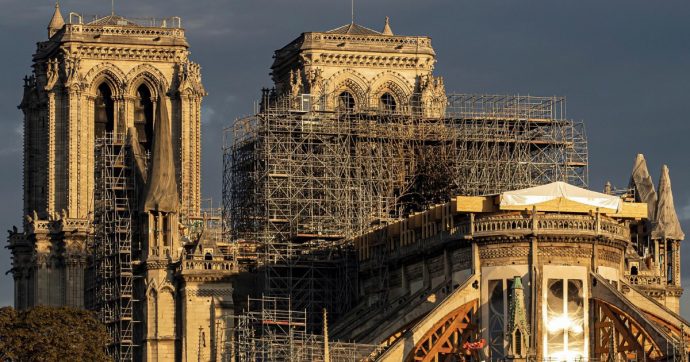 Cinque euro per visitare Notre-Dame de Paris? La nuova proposta della Ministra della Cultura francese accende la polemica