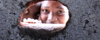 Copertina di Africa assente nei media italiani: se ne occupano solo il 2,4% delle notizie dei tg e in prima pagina ci va solo per l’immigrazione