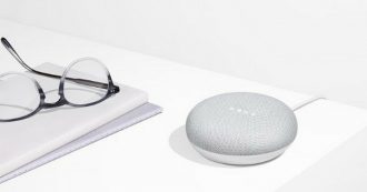 Copertina di Un aggiornamento blocca gli altoparlanti intelligenti Google Home e Home mini, Google è al lavoro