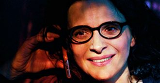 Copertina di Il mio profilo migliore, Juliette Binoche bomba erotica (con falso account su Facebook)