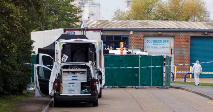 Gran Bretagna, trovati 39 cadaveri nel container di un tir proveniente dalla Bulgaria