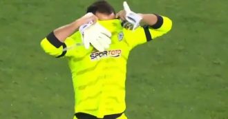 Cartellino rosso al portiere dopo 13 secondi di partita: l’espulsione è incredibile