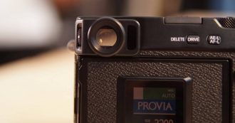 Copertina di Fujifilm X-Pro 3 è la nuova fotocamera mirrorless in magnesio e titanio che costa poco meno di 2.000 euro