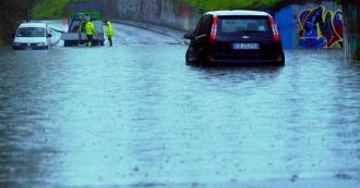Copertina di Maltempo, auto sommerse e circolazione in tilt in provincia di Taranto. Disagi a Brindisi