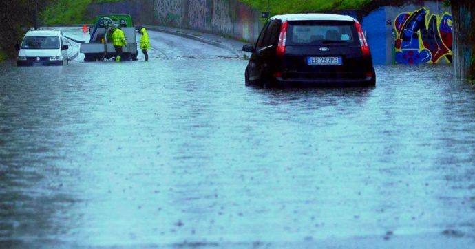 Maltempo, auto sommerse e circolazione in tilt in provincia di Taranto. Disagi a Brindisi