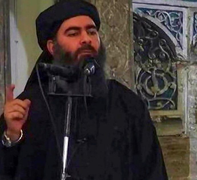 Al Baghdadi morto, l’annuncio di Trump: “Il capo dell’Isis morto in un raid in Siria dopo essere fuggito in un vicolo cieco, piangendo”