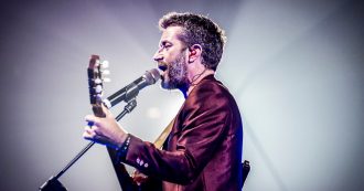 Copertina di La Terra sotto i piedi è sempre solida. Silvestri conquista i palasport