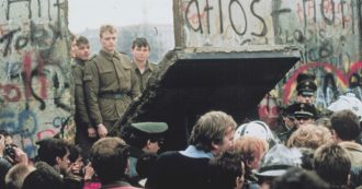 Copertina di “Smonta e porta via”: quei “piccoli muri” prima della caduta