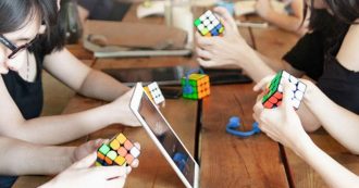 Copertina di Il cubo di Rubik di Xiaomi che parla con lo smartphone e aiuta a trovare la soluzione