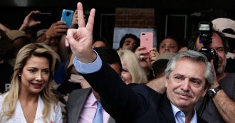 Copertina di Elezioni Argentina, torna il peronismo: Alberto Fernandez vince con il 47% dei voti. Sconfitto l’ex presidente Mauricio Macri (40%)