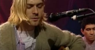 Copertina di Kurt Cobain, il leggendario cardigan del leader dei Nirvana (mai lavato) venduto all’asta per 334mila dollari