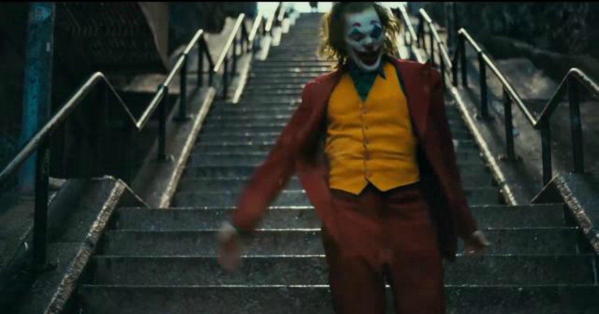 Joker, turisti affollano la scalinata nel Bronx dov’è stata girata l’iconica scena del ballo ma c’è rischio di aggressioni: “Tenete i vostri post di Instagram lontani da lì”
