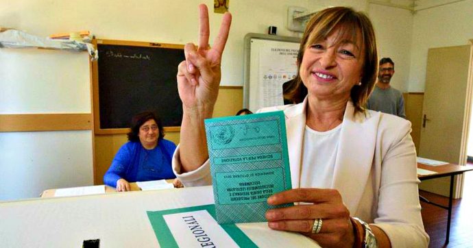 Elezioni Umbria, trionfa il centrodestra con 20 punti di vantaggio: Tesei presidente. Lega al 36,9%, il Pd tiene il 22,3%, M5s crolla al 7,4%