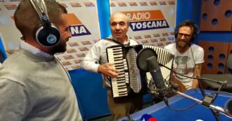 Copertina di Fiorentina, show del patron Rocco Commisso su Radio Toscana: riceve una fisarmonica e suona l’inno della squadra