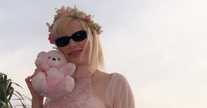 Ilona Staller si confessa: “Andrò in Paradiso perché il sesso non è peccato. Jeff Koons? È stato crudele”. E ora sogna un programma tutto suo