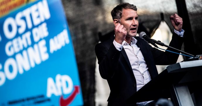 “Noi siamo il popolo”: da inno comunista a urlo arrabbiato dei nazionalisti violenti