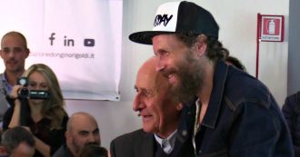 Copertina di Milano, don Gino Rigoldi compie 80 anni e Jovanotti gli dedica una canzone: “C’è bisogno di te, hai un cuore grande come una chiesa”