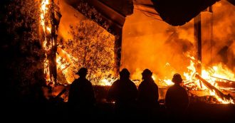 Copertina di Incendi in California, per la prima volta è “allarme rosso estremo”: riguarda 26 milioni di persone. Solo il 15% dei roghi è stato domato