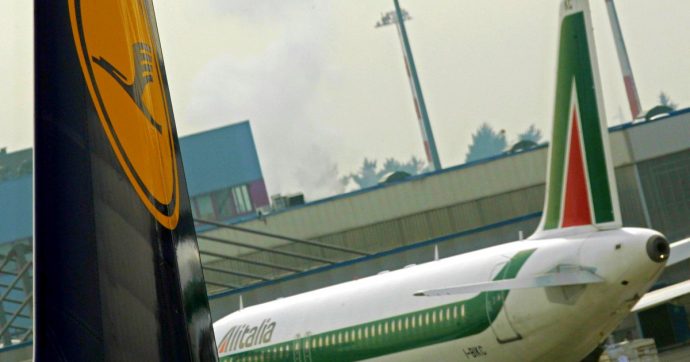 Alitalia, lettera di Lufthansa a Fs e ministero: “Disponibili a considerare l’investimento”. Ma mette paletti anche sul costo del personale