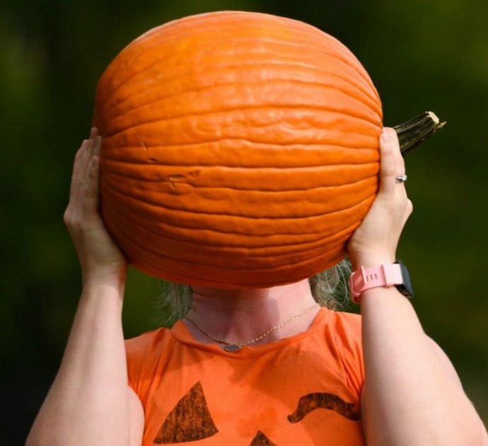 “Genitori, portate i vostri figli al cimitero e non alle festicciole del capodanno del satanismo”: il parroco contro Halloween