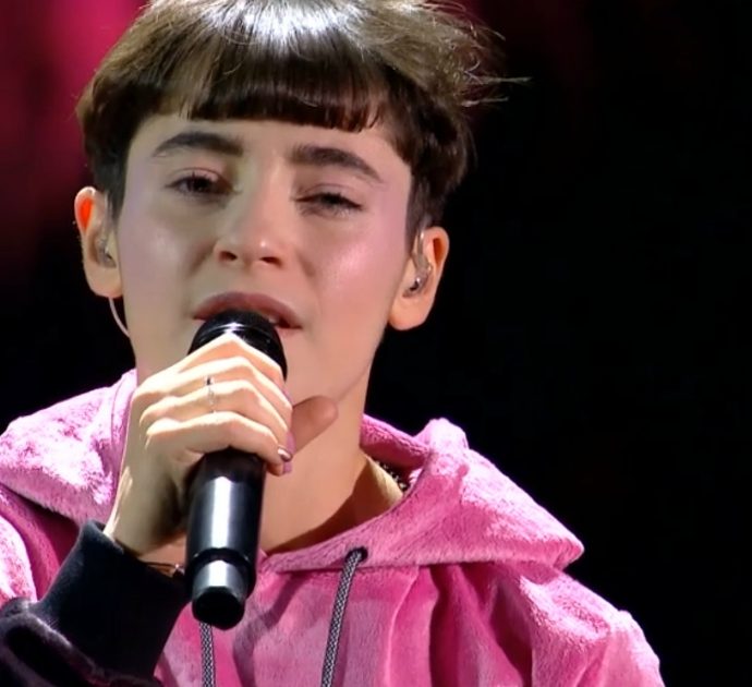 X Factor, Sofia Tornambene incanta pubblico e giudici con “Fix You” dei Coldplay: ovazione per la 16enne