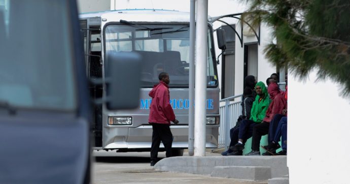 Cambia coop dell’accoglienza, pagano i lavoratori