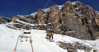 Copertina di Cortina, valanga travolge sciatori sulla Tofana di Rozes: morto un ragazzo, soccorritori al lavoro