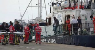 Copertina di Migranti, Alan Kurdi: 88 sbarcati a Taranto. A terra a Pozzallo anche i 151 della Asso Trenta