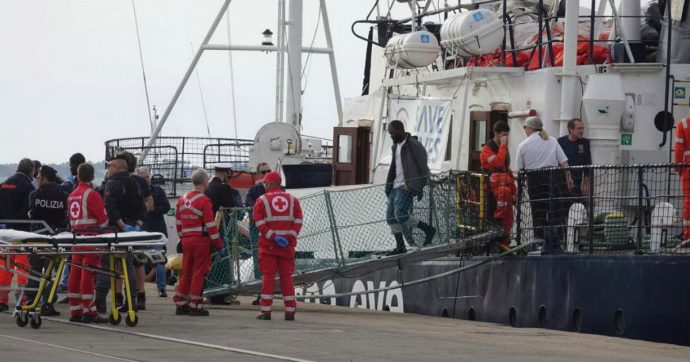 Migranti, Alan Kurdi: 88 sbarcati a Taranto. A terra a Pozzallo anche i 151 della Asso Trenta