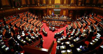 Manovra, la manovra passa in Senato con 166 sì e 128 no. Quattro senatori M5s assenti, Paragone vota contro