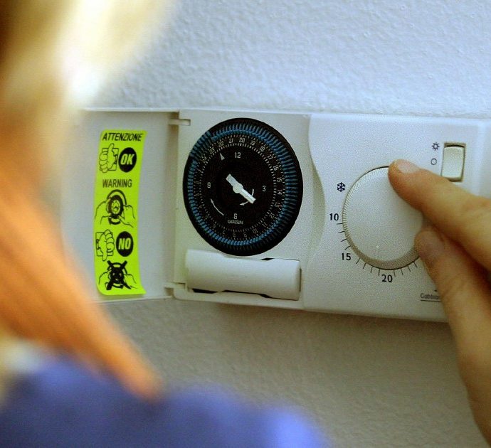 Ridurre la temperatura dei termosifoni di casa fa perdere peso? La parola all’esperto e gli effetti del freddo sulla nostra salute